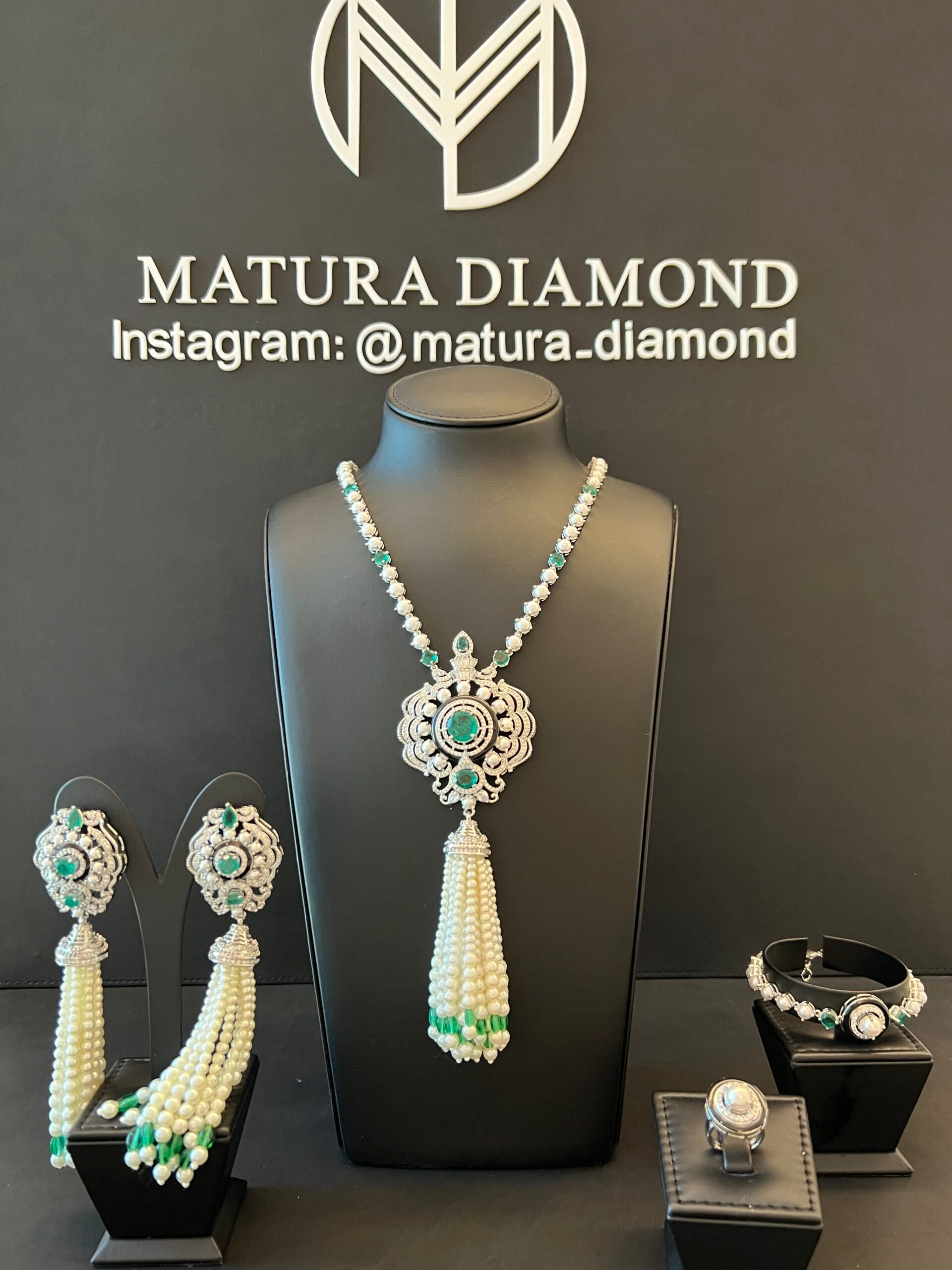 ZAHRA | PEARLS & GREEN