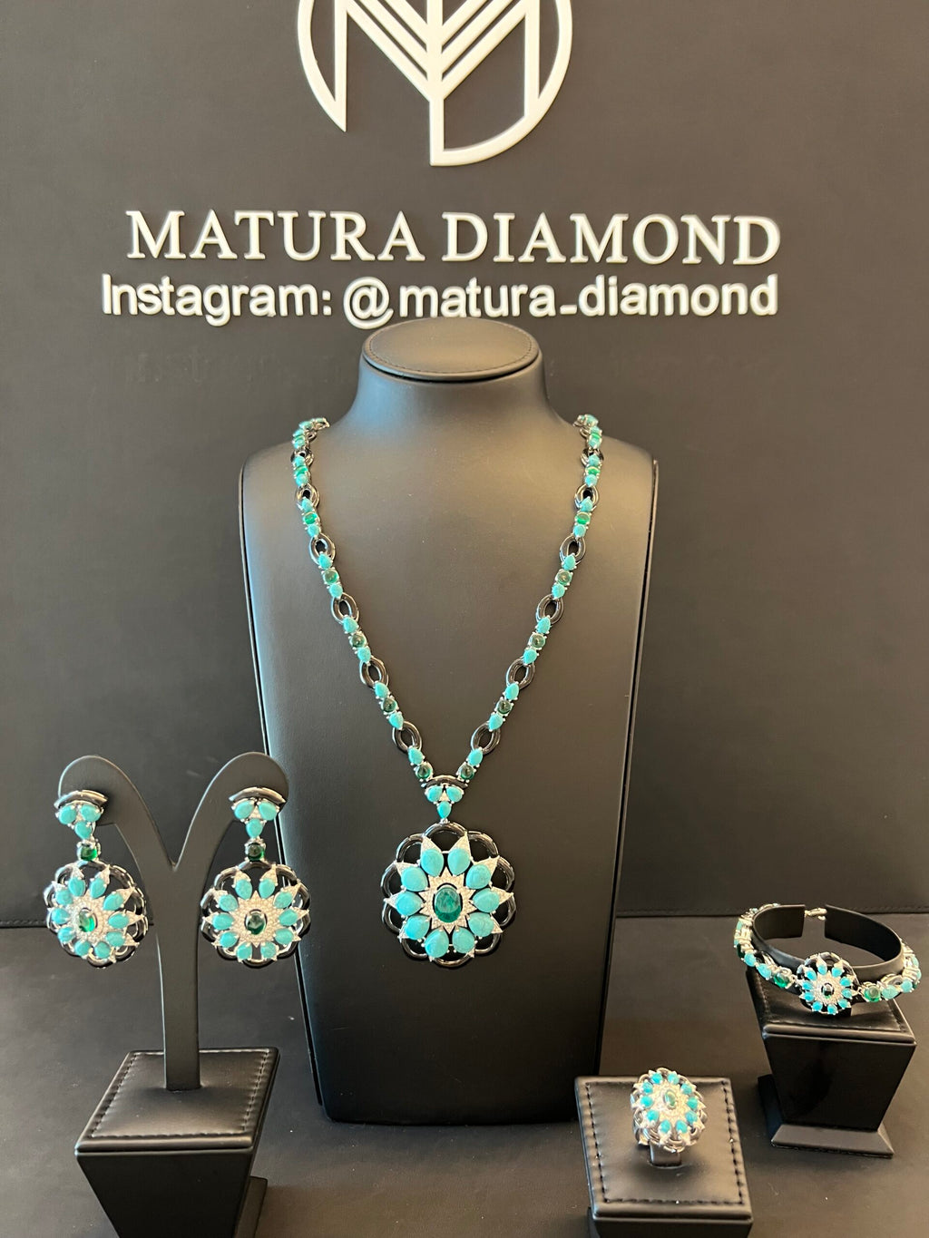 SHOJOON | TURQUOISE & BLACK