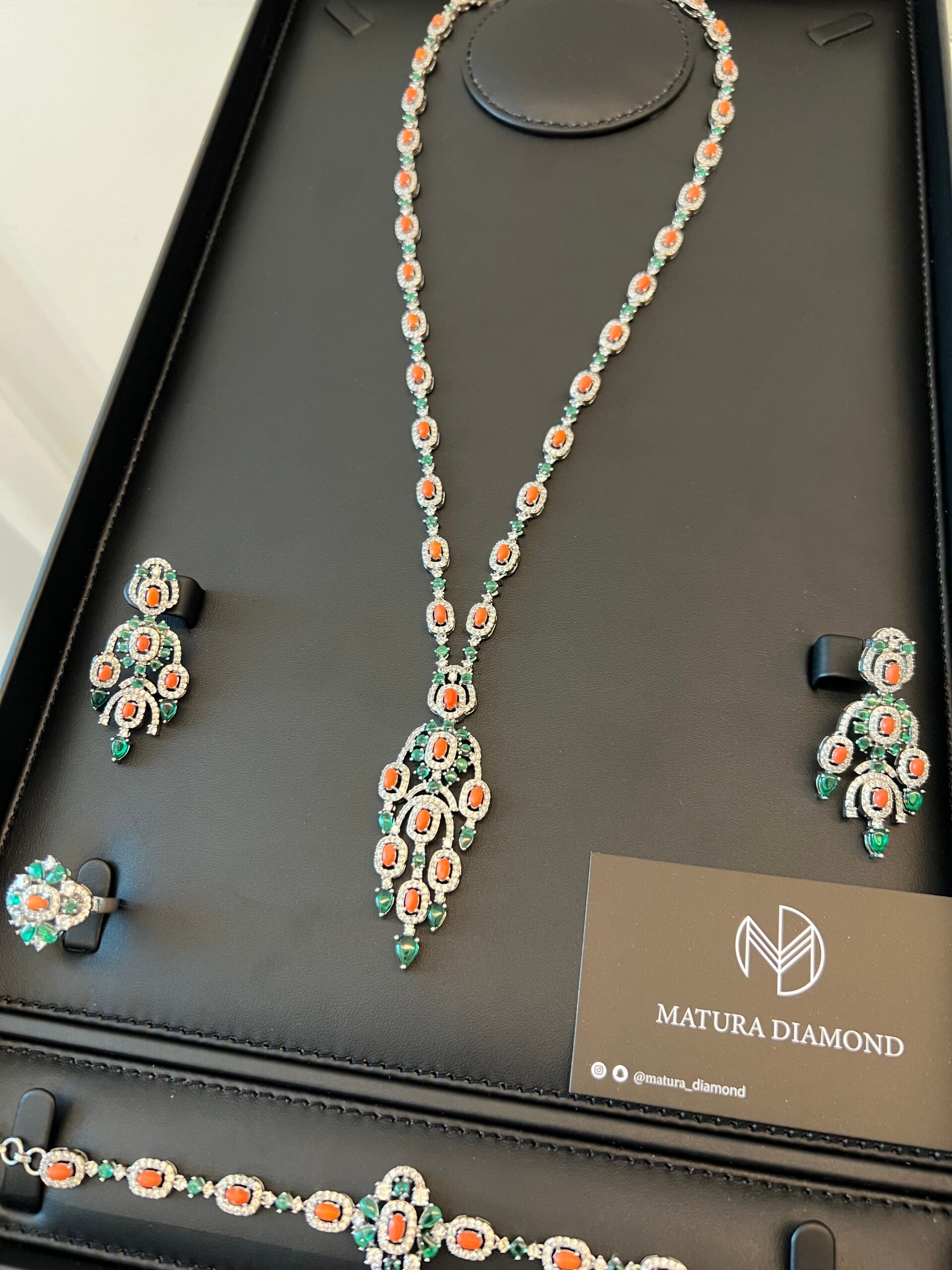 SARA | ORANGE & GREEN