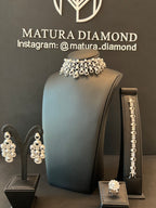 CHOKER SHAHENAH | PEARLS & WHITE