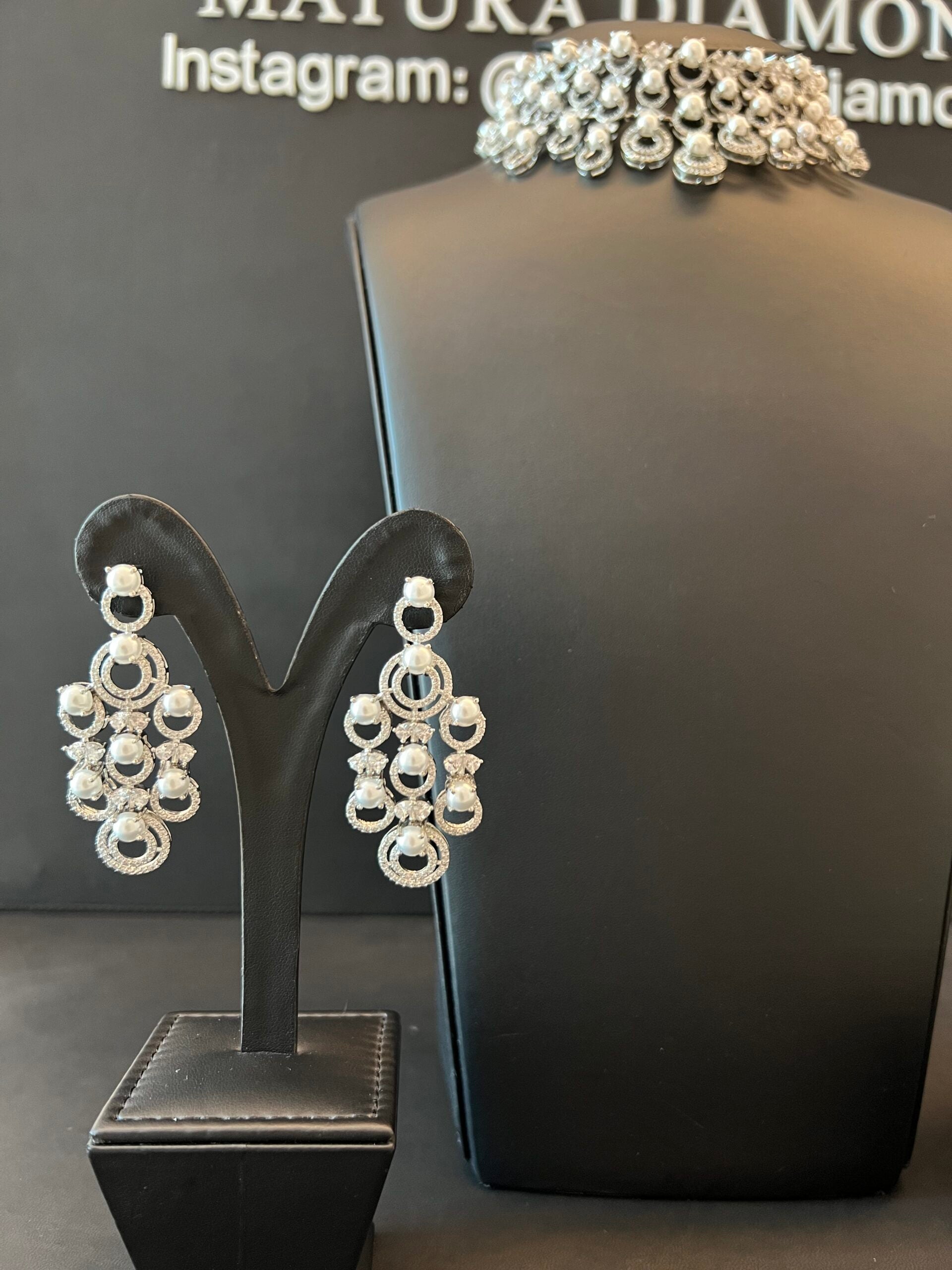 CHOKER SHAHENAH | PEARLS & WHITE