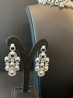 CHOKER SHAHENAH | PEARLS & WHITE