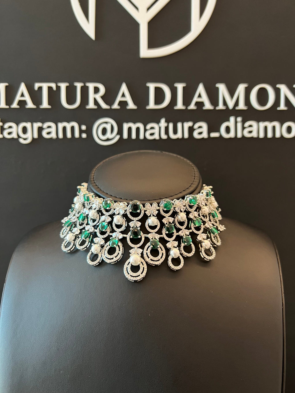 CHOKER SHAHENAH | PEARLS & GREEN