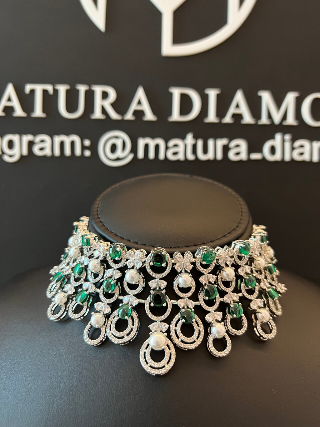 CHOKER SHAHENAH | PEARLS & GREEN