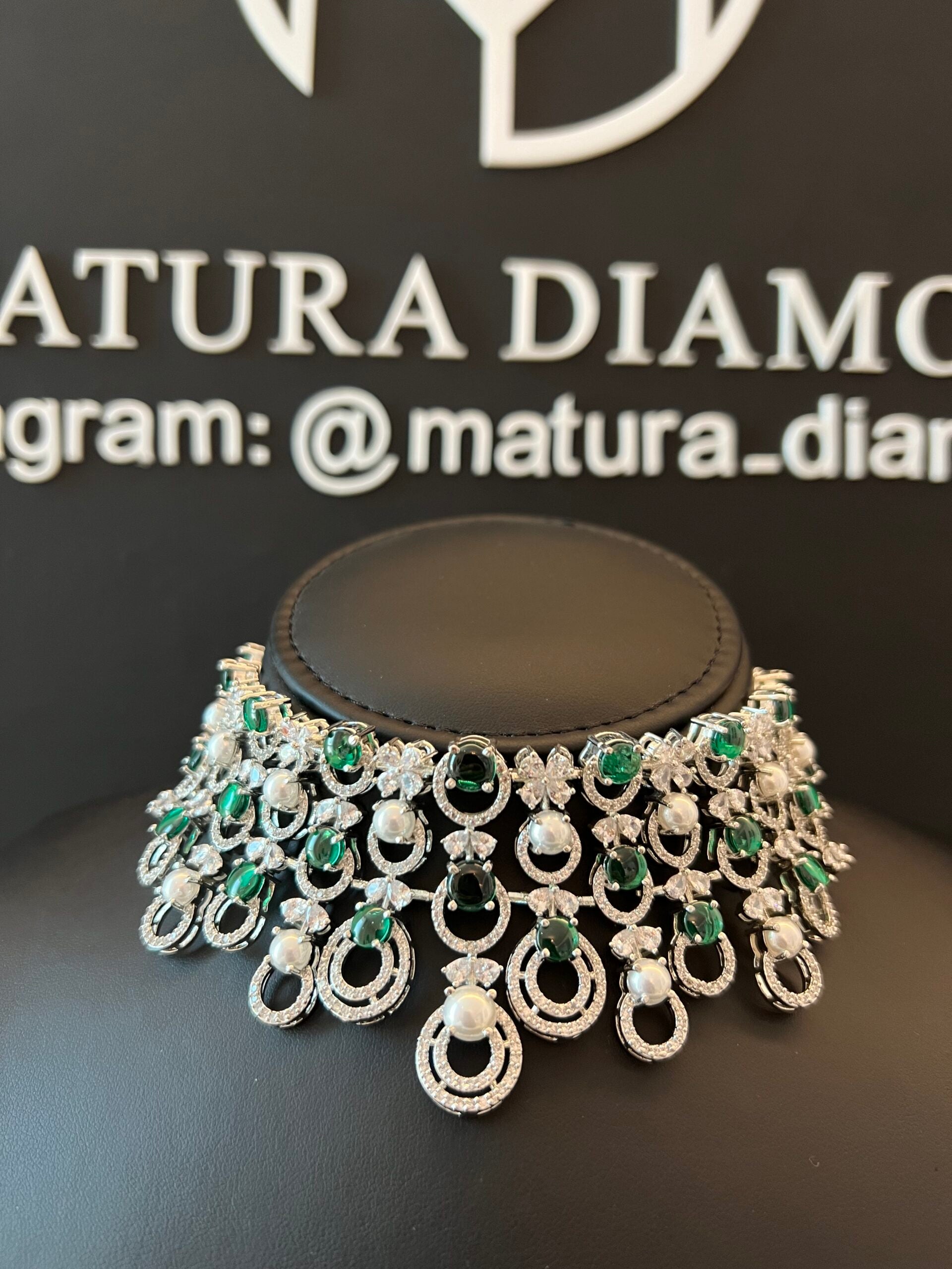 CHOKER SHAHENAH | PEARLS & GREEN