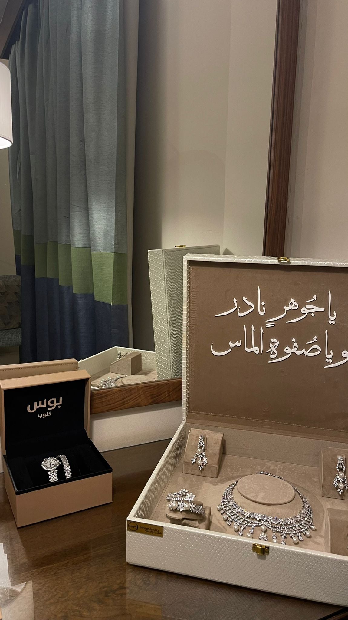 MAYASA | PEARLS & WHITE