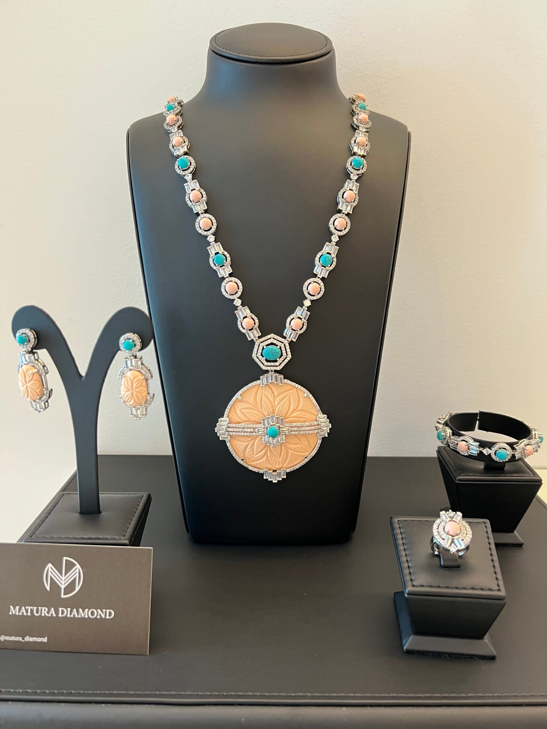 ZAKHRAF | PINK & TURQUOISE