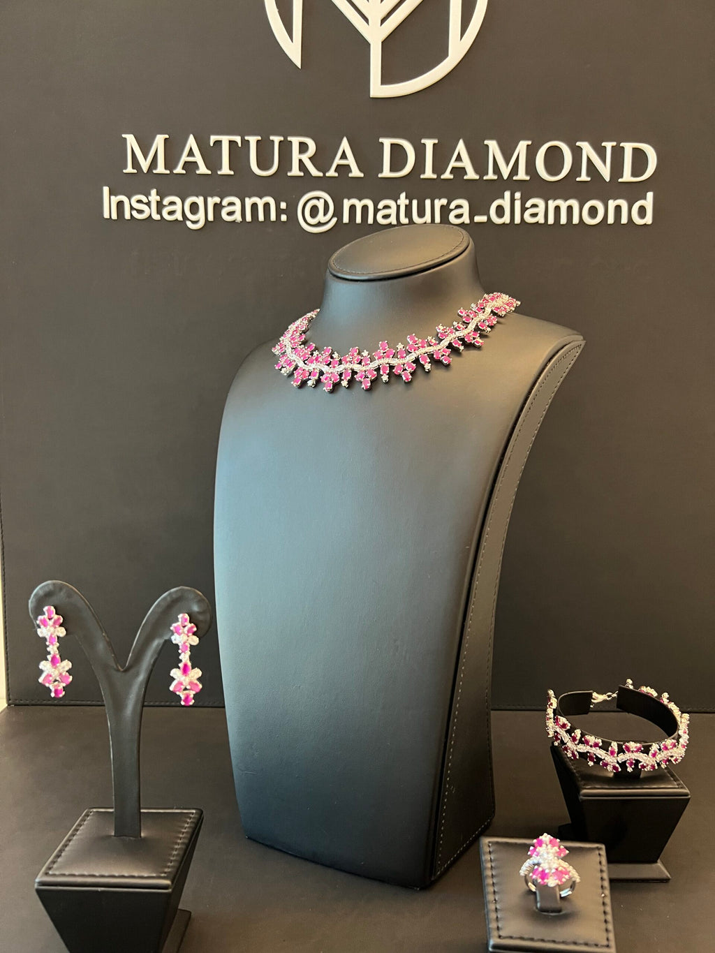 NAJWA | RED & BURGUNDY