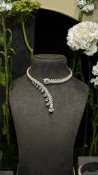 CHOKER ALRUMAILA | WHITE